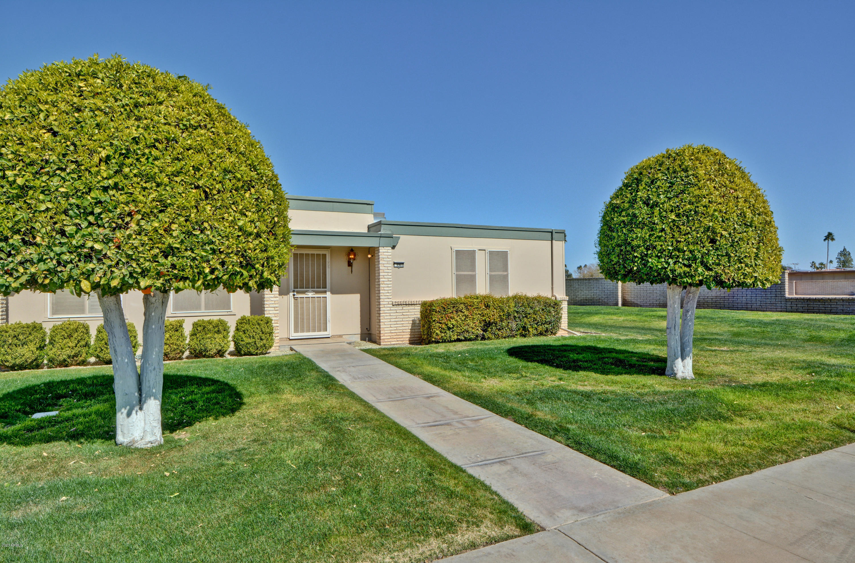 Property Photo: 9902 W Hawthorn Drive AZ 85351