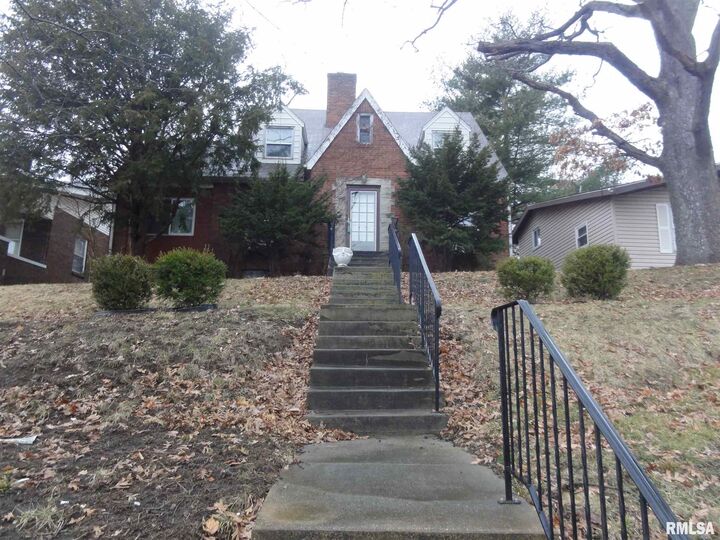 1809 N Sheridan  Peoria IL 61604 photo