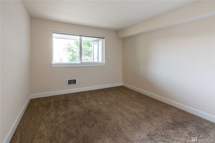 Property Photo:  300 N 130th St 7109  WA 98133 