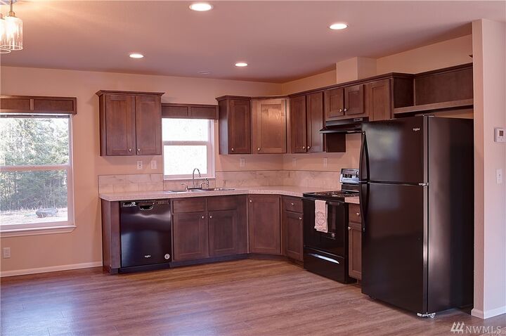 Property Photo: 381 W Golden Pheasant Rd WA 98584