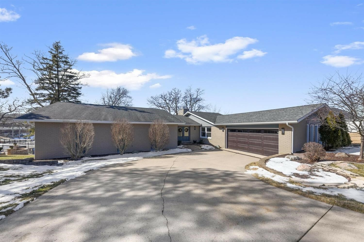 462 Scarborough Road  Valparaiso IN 46385 photo
