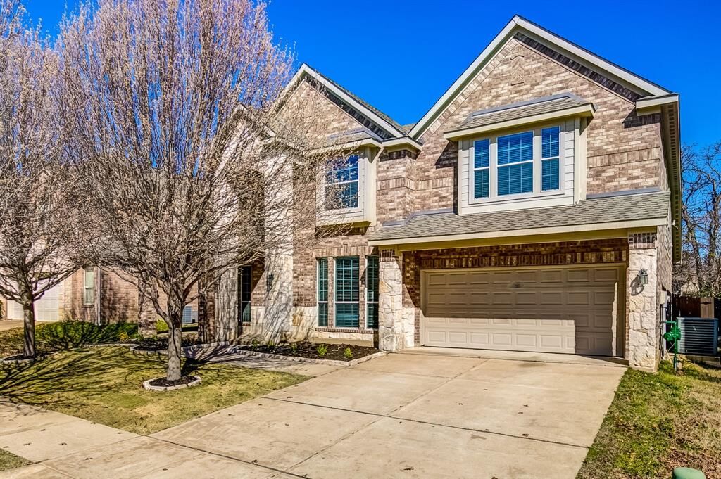 Property Photo: 2221 Redondo Road TX 76210
