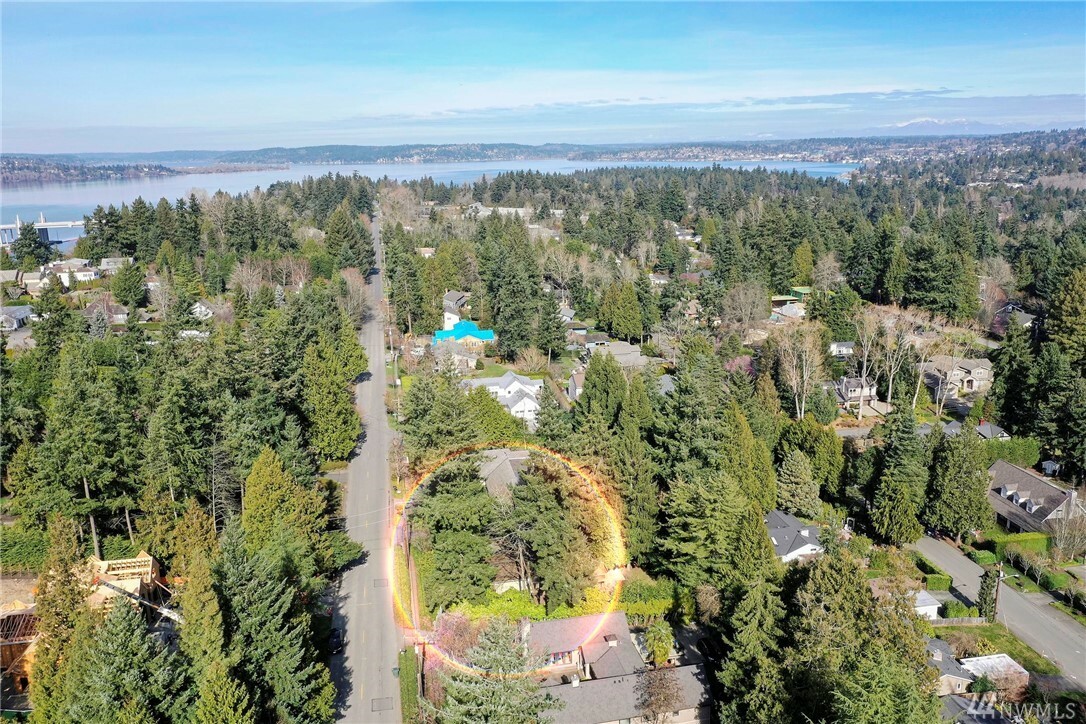 Property Photo:  2036 Evergreen Point Rd  WA 98039 