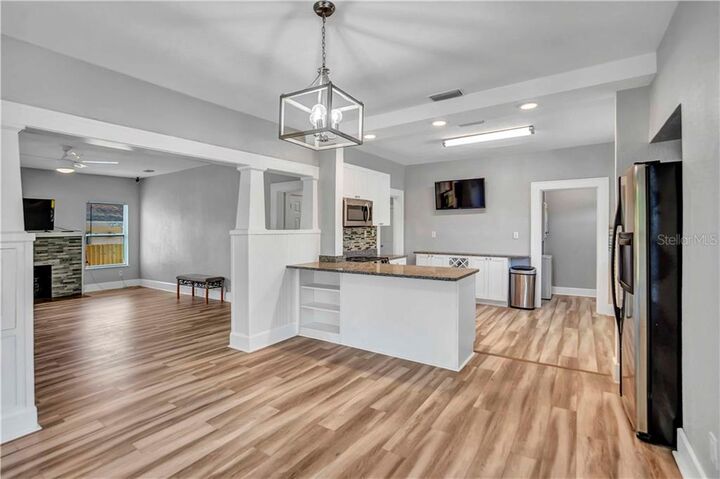 Property Photo:  
