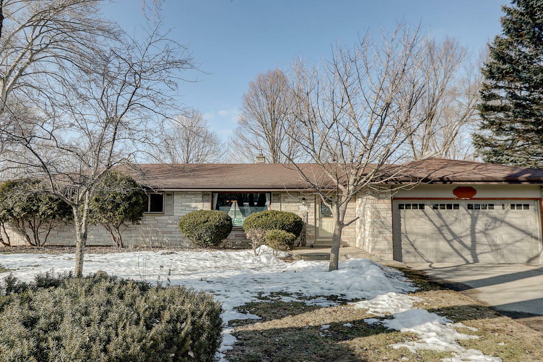 Property Photo:  1055 Christopher Ct  WI 53066 