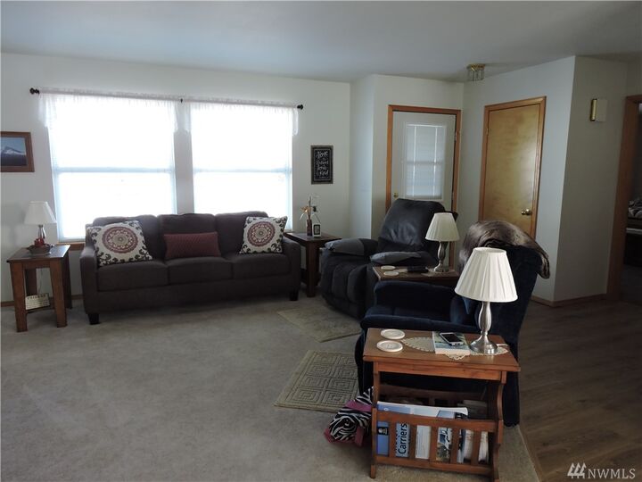 Property Photo:  706 2nd Ave SE  WA 98823 