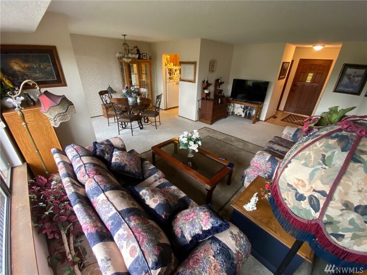 Property Photo: 10624 Glen Acres Drive S 10624 WA 98168