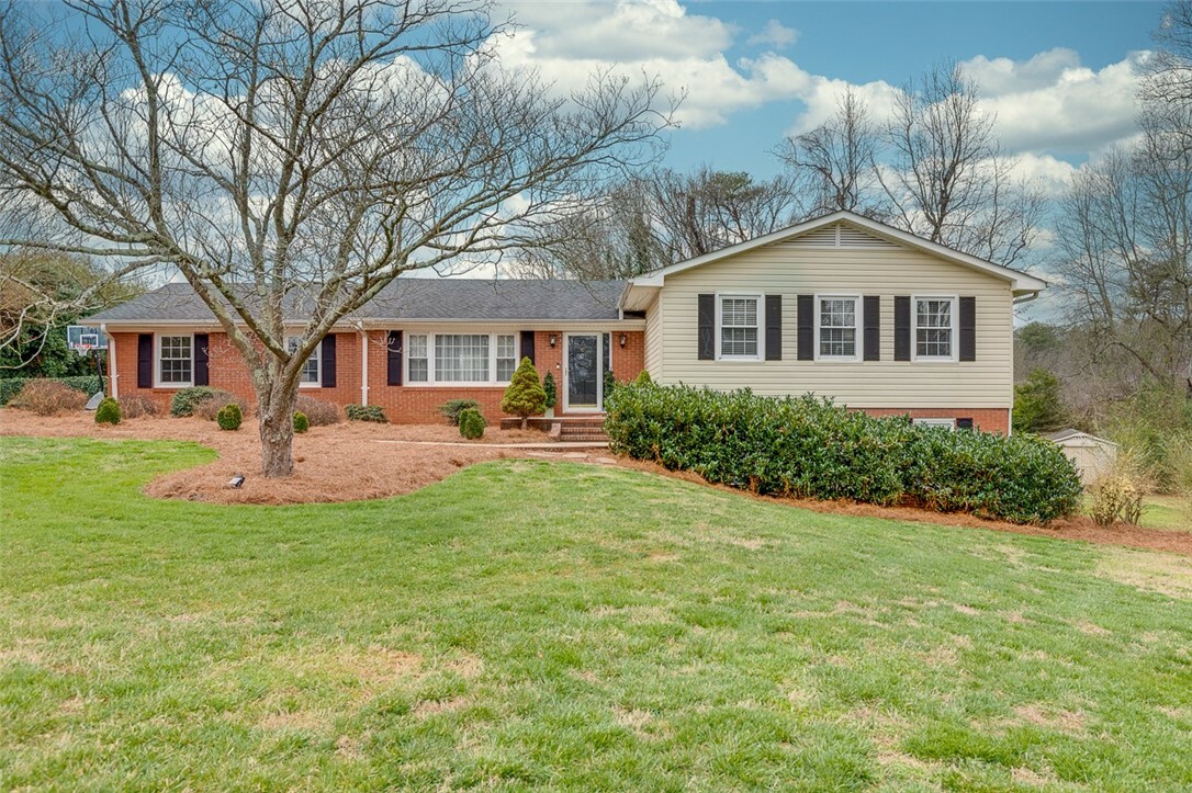 Property Photo:  407 Haverhill Circle Easley  SC 29642 