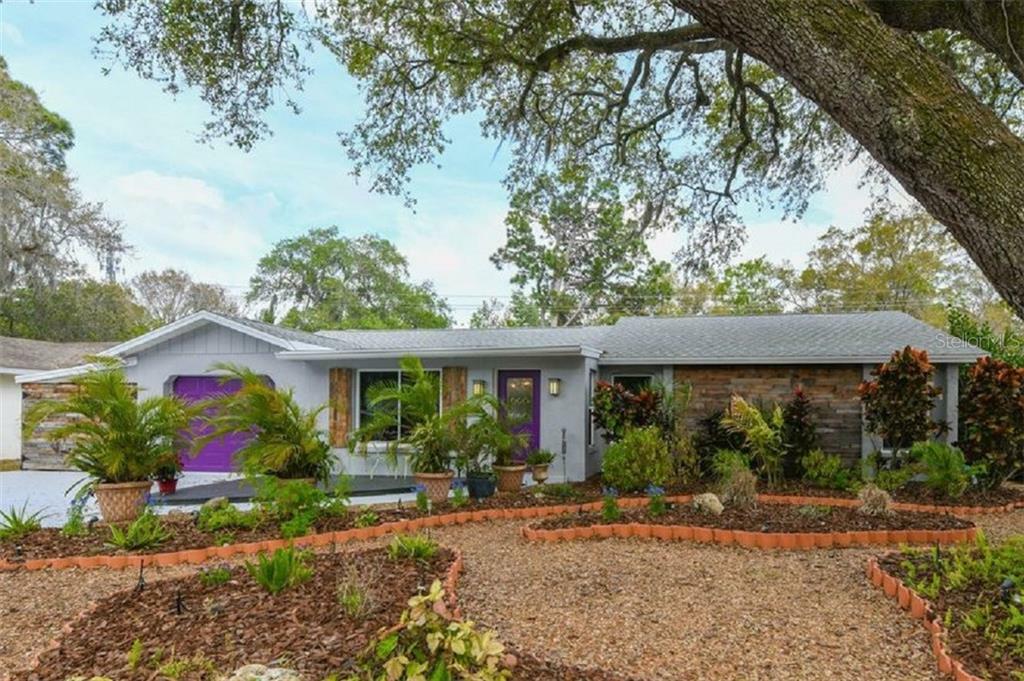 Property Photo:  3611 Kingswood Drive  FL 34232 