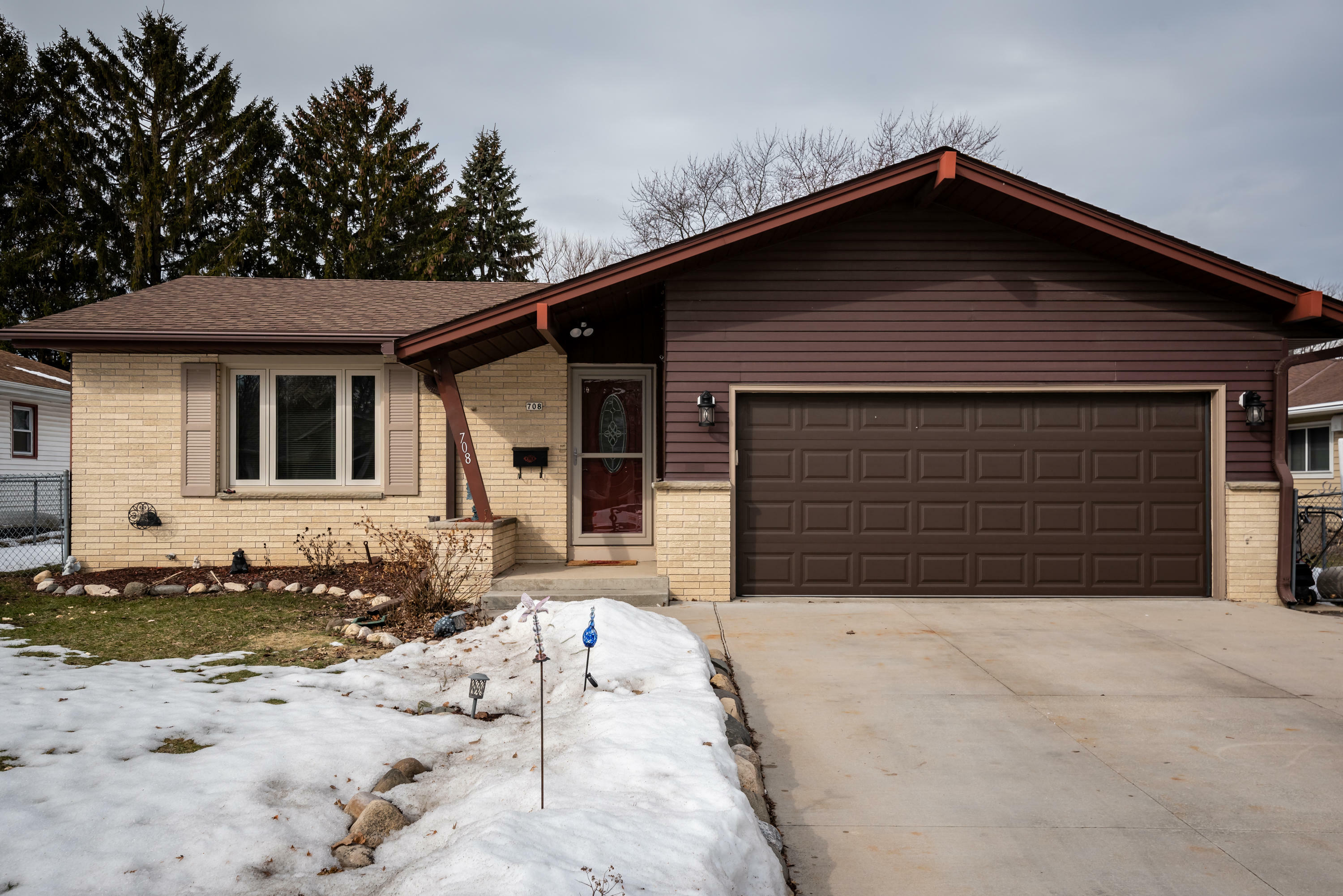 Property Photo:  708 Riverview Dr  WI 53095 