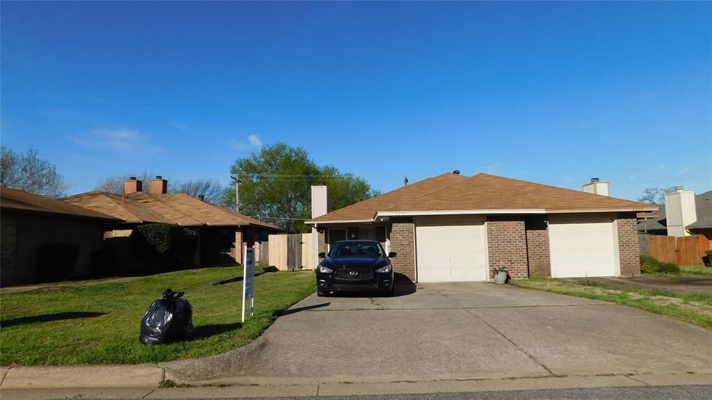 Property Photo: 4210 Wingrove Drive TX 76015