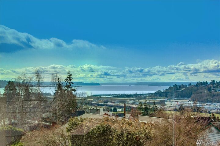 Property Photo: 3021 12th Ave W WA 98119