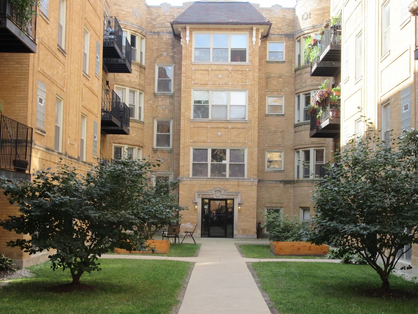 Property Photo: 1641 West Farwell Avenue S-1 IL 60626
