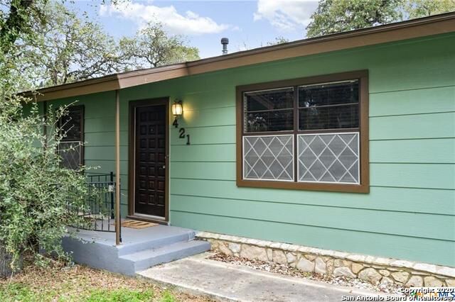 Property Photo:  421 W Clark Dr  TX 78133 