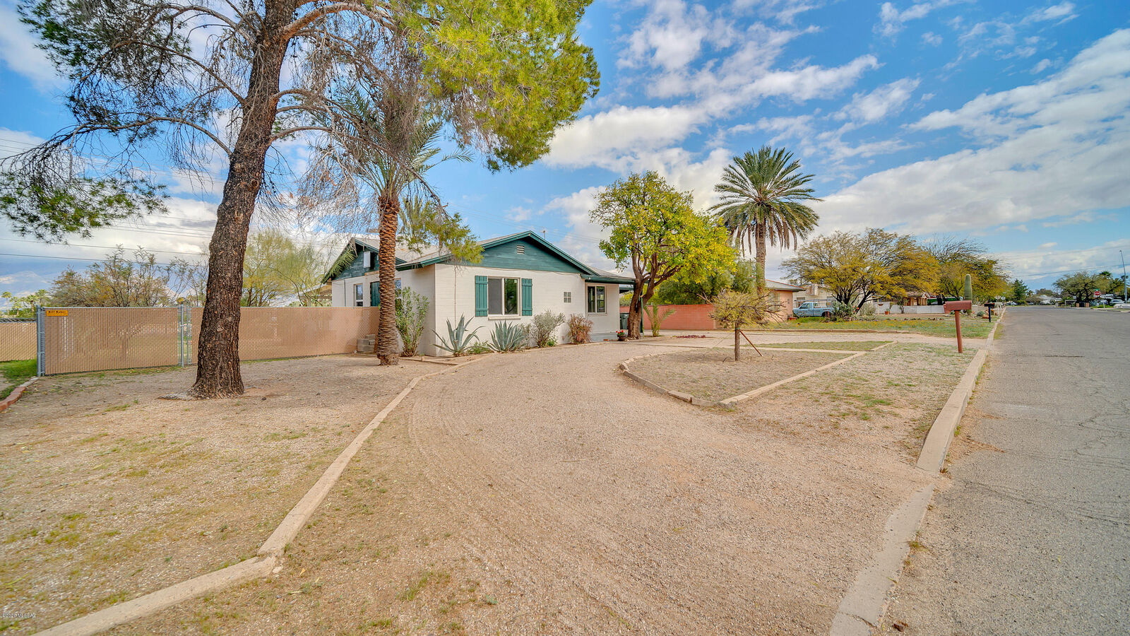 Property Photo: 5425 E Waverly Street AZ 85712