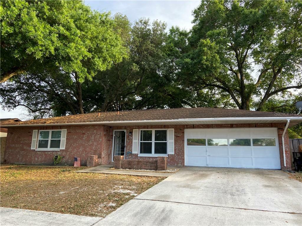 Property Photo:  1215 Citrus Hill Court  FL 33584 