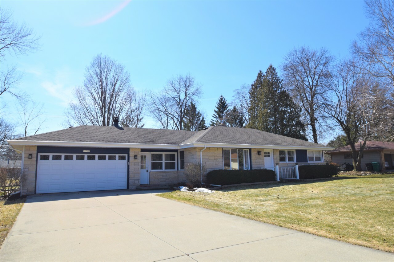 Property Photo:  N50w17697 Greenview Ave  WI 53051 
