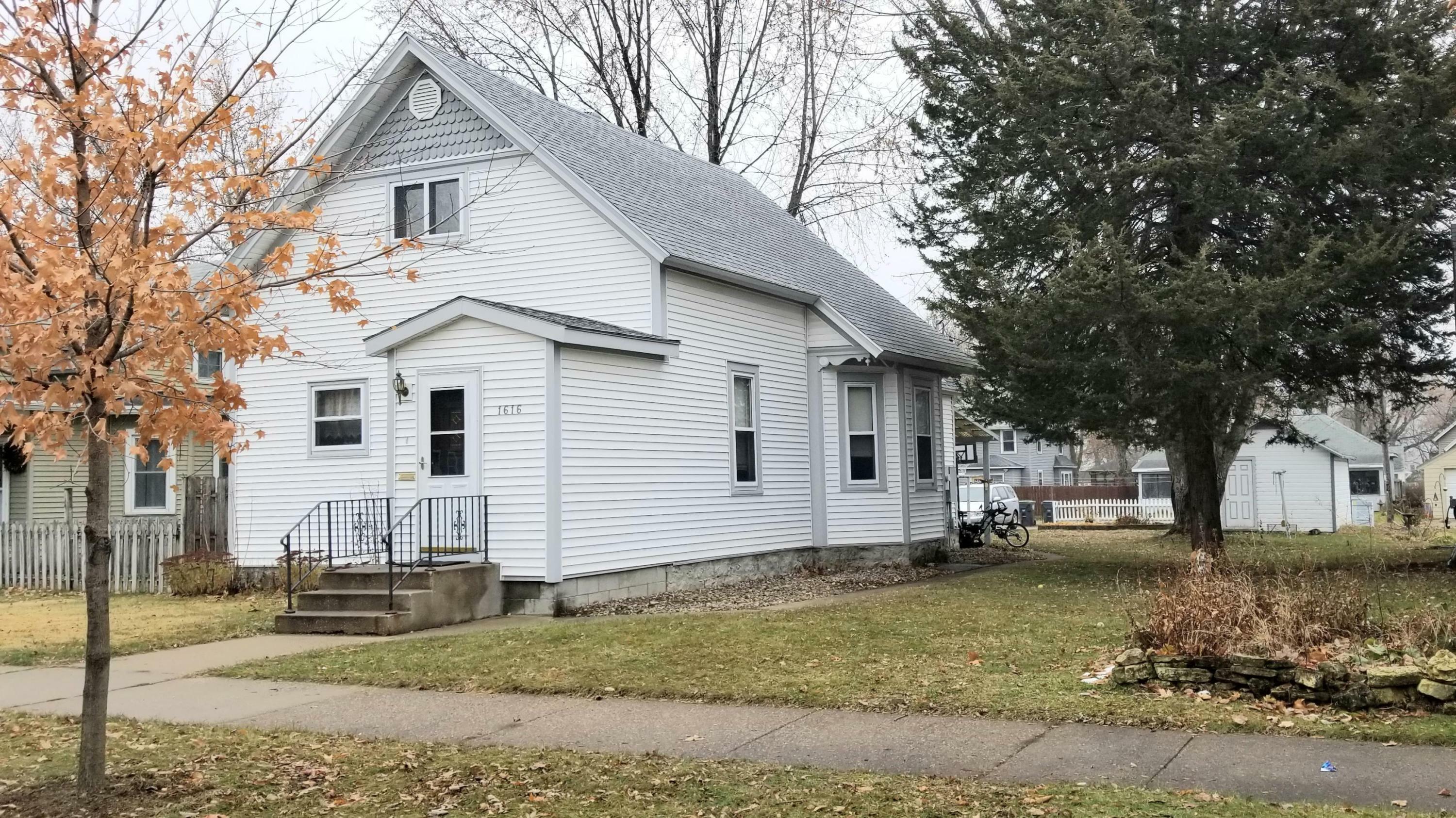 Property Photo:  1616 Loomis St  WI 54603 