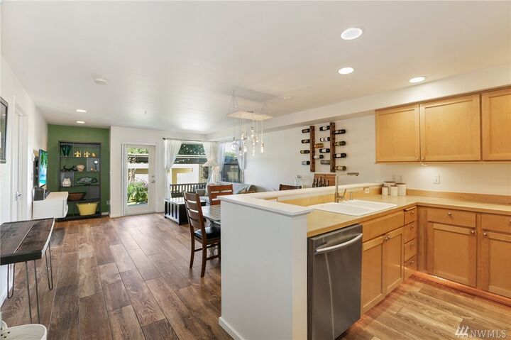 Property Photo: 654 5th Avenue S 101 WA 98020