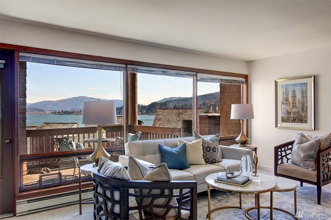 Property Photo: 3110 W Lake Sammamish Pkwy SE 20 WA 98008