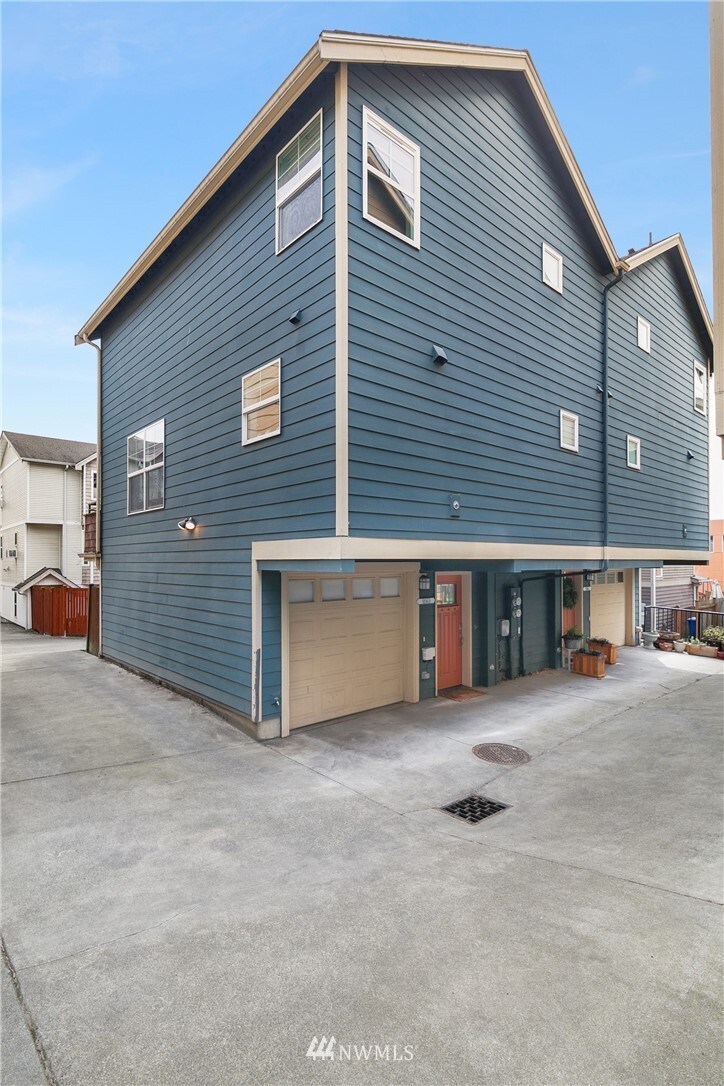 Property Photo: 9206 Interlake Avenue N D WA 98103
