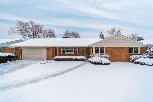 Property Photo:  332 Edgemont Lane  IL 60068