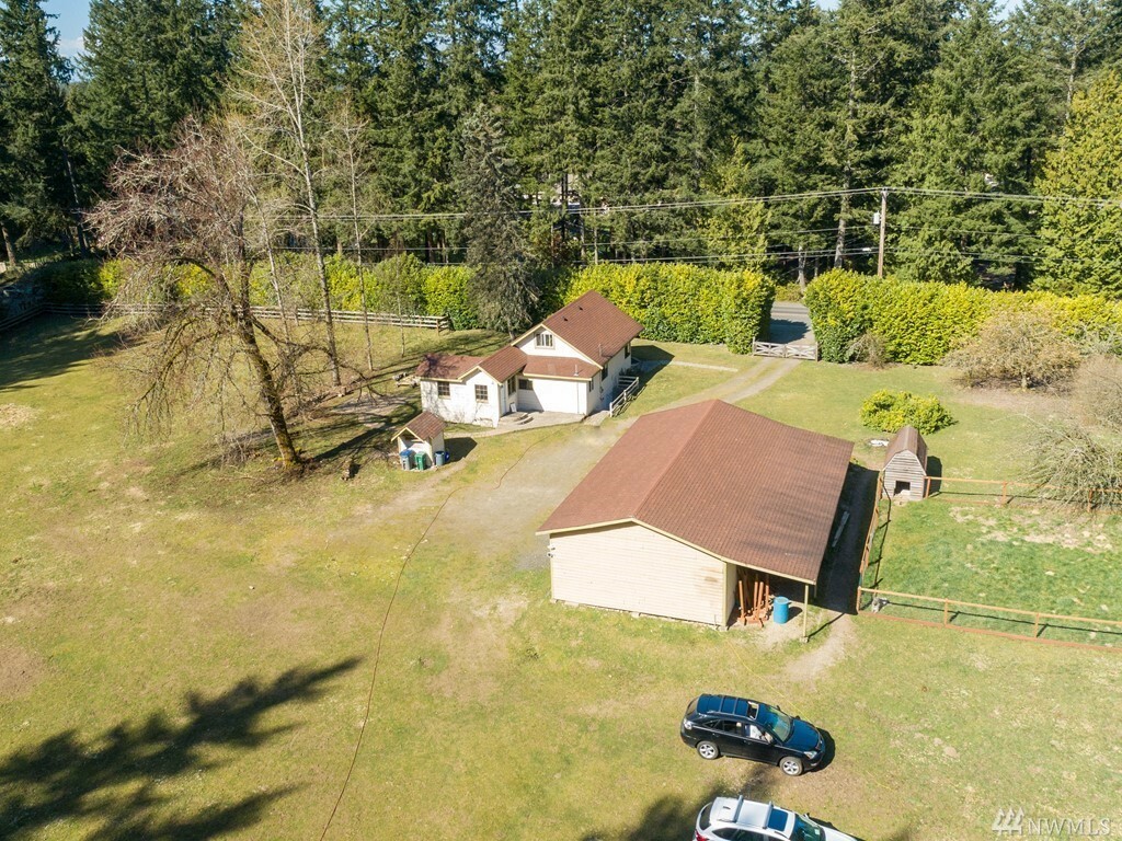 Property Photo:  8690 SE Sedgwick Rd  WA 98366 