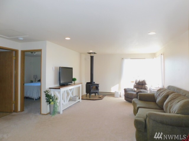 Property Photo: 131 W Hancock Avenue WA 98362