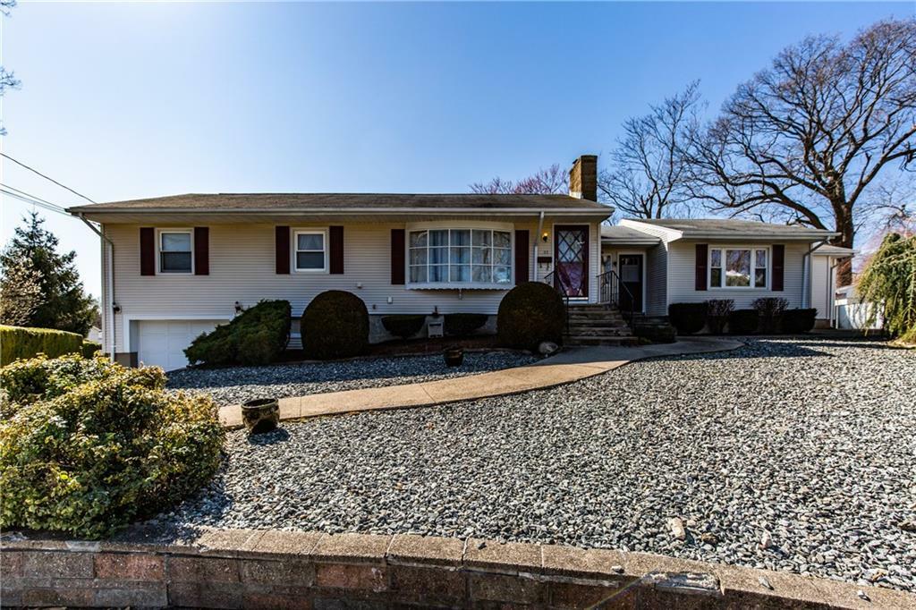 33 Oakwood Dr  Cranston RI 02920 photo