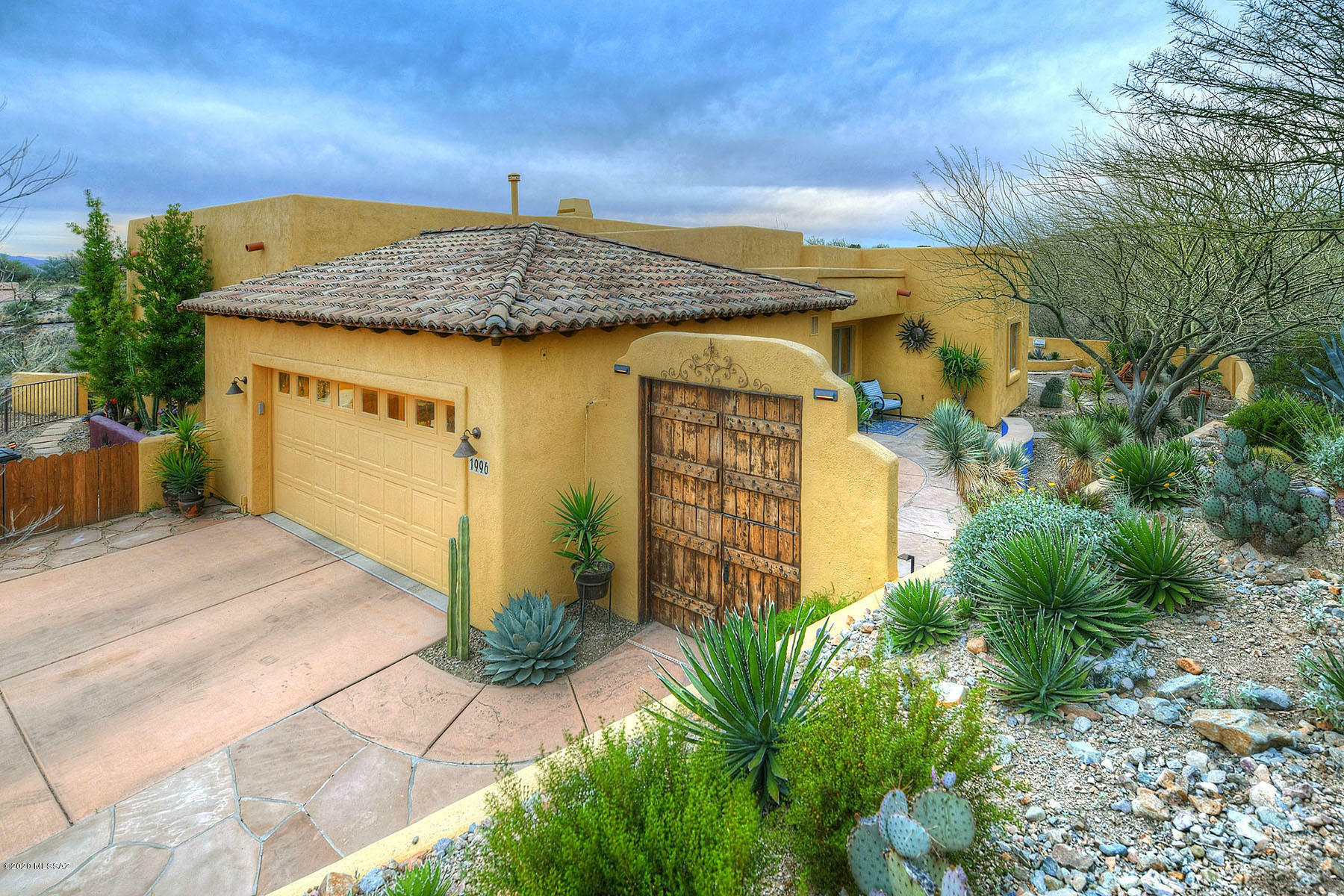 Property Photo:  1996 S Via Ventana A La Montana  AZ 85622 