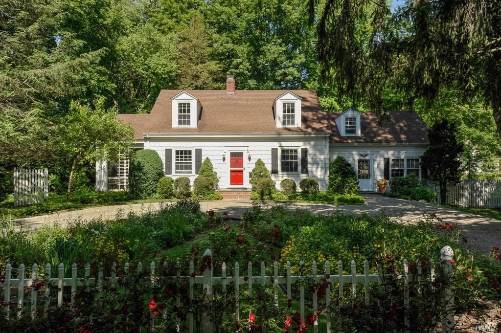 Property Photo:  4 Oak Hill Road  NY 10514 