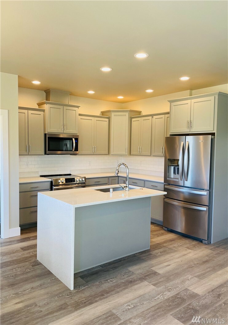 Property Photo: 6209 N Beulah Ave WA 98248
