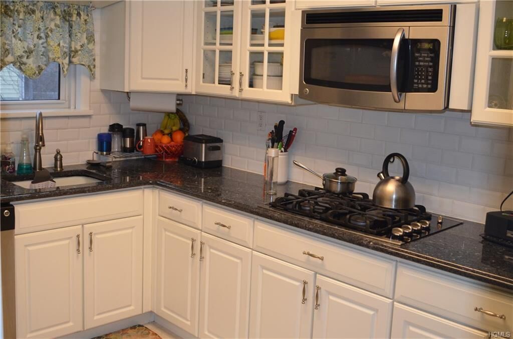 Property Photo:  11 Westview Avenue 4-1  NY 10603 