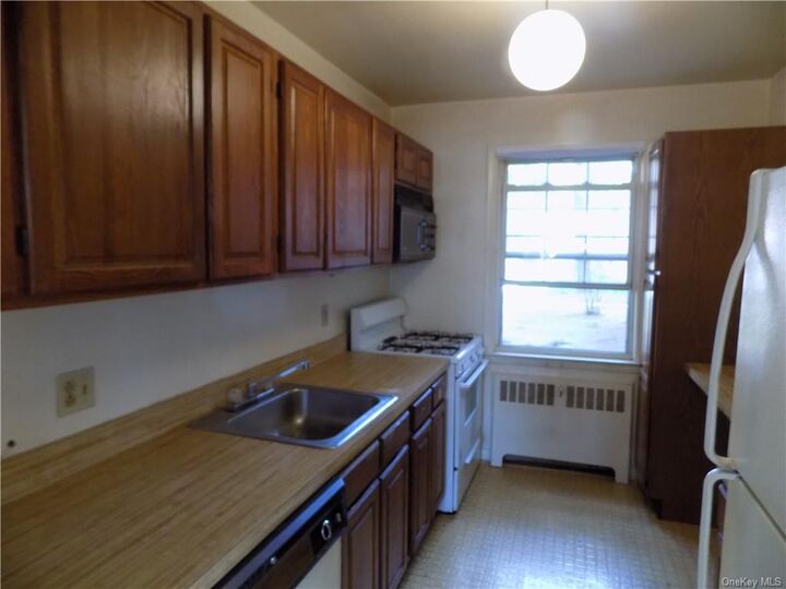 2 Fieldstone Drive 17  Hartsdale NY 10530 photo