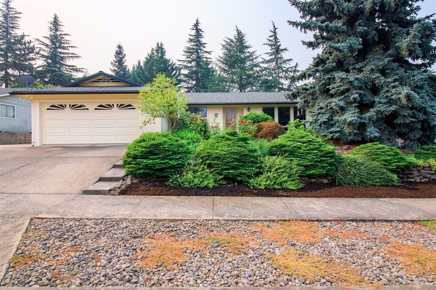 Property Photo:  2986 Seckel Street  OR 97504 