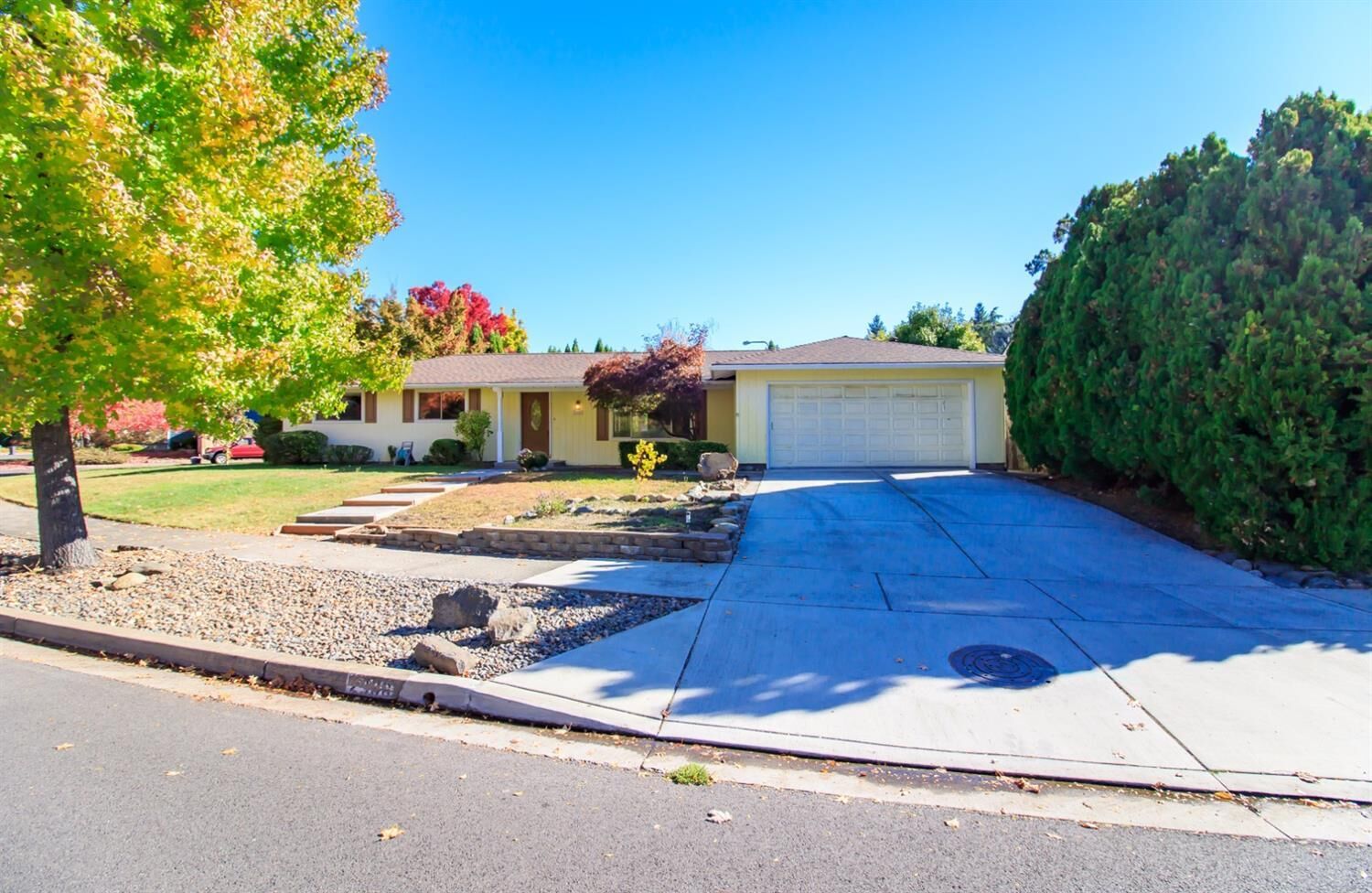 Property Photo: 2306 Greenbrook OR 97504