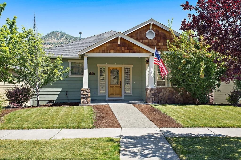 Property Photo:  4691 Hathaway Drive  OR 97504 