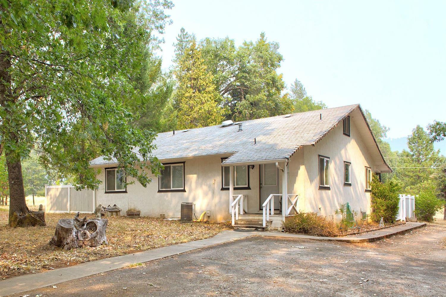 Property Photo:  350 Boyer Road  OR 97526 