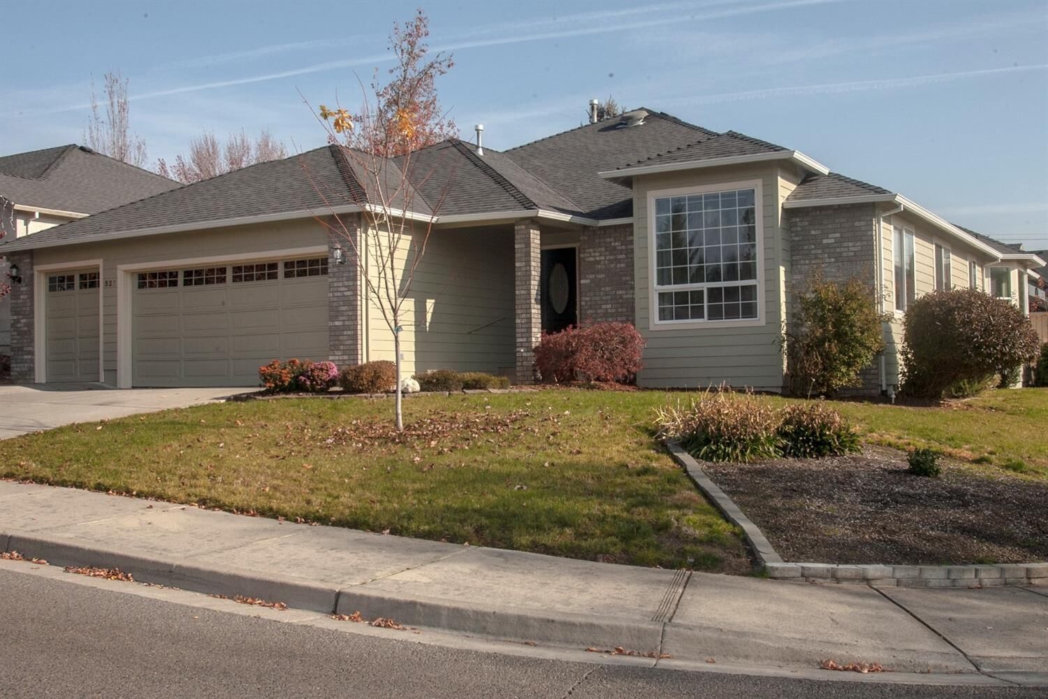 Property Photo: 521 Sterling Pointe Drive OR 97504