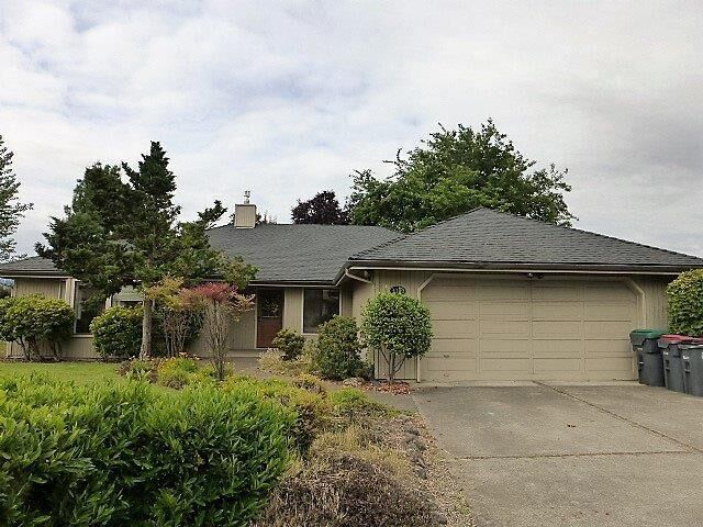 3040 Crystal Mountain Avenue  Medford OR 97504 photo