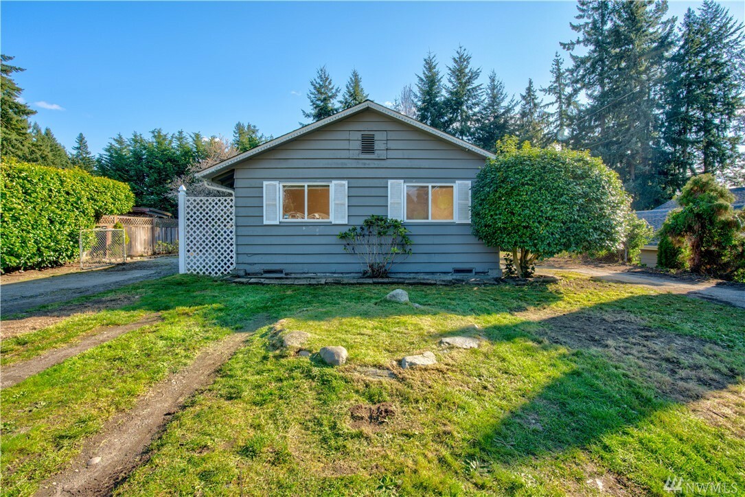 Property Photo:  6606 230th St SW  WA 98043 