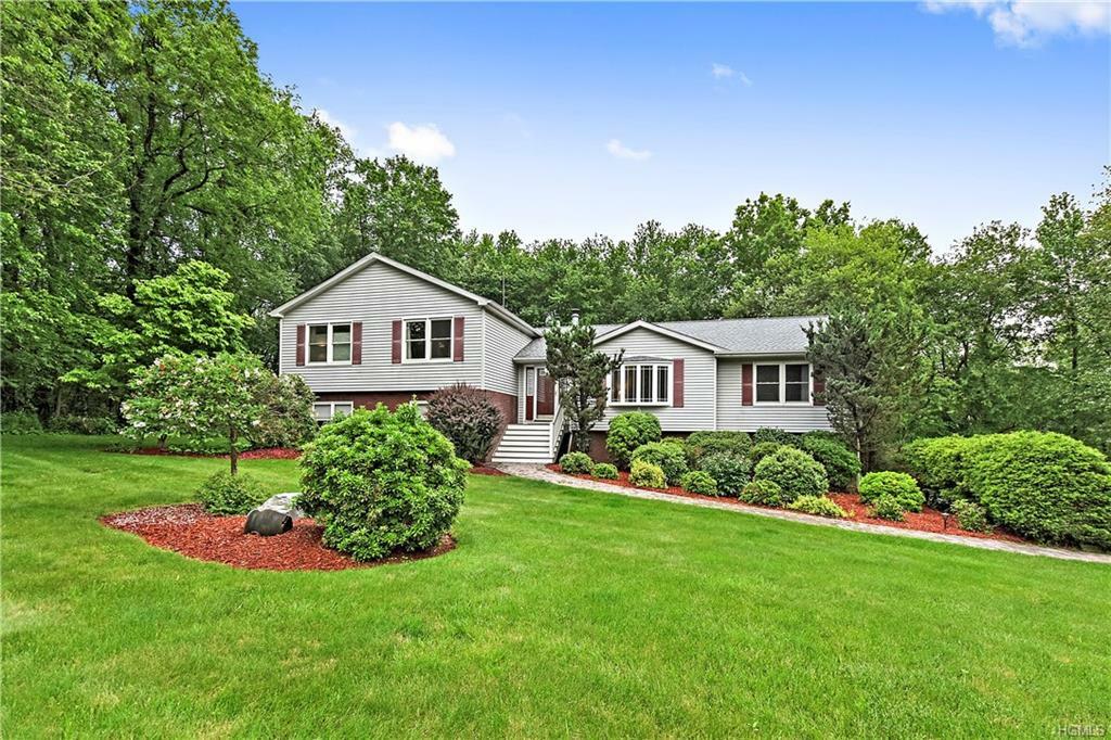 Property Photo:  15 Lainos Place  NY 10541 