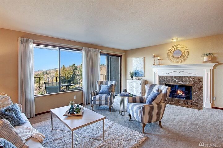 Property Photo:  317  Kennebeck Avenue S 102  WA 98030 