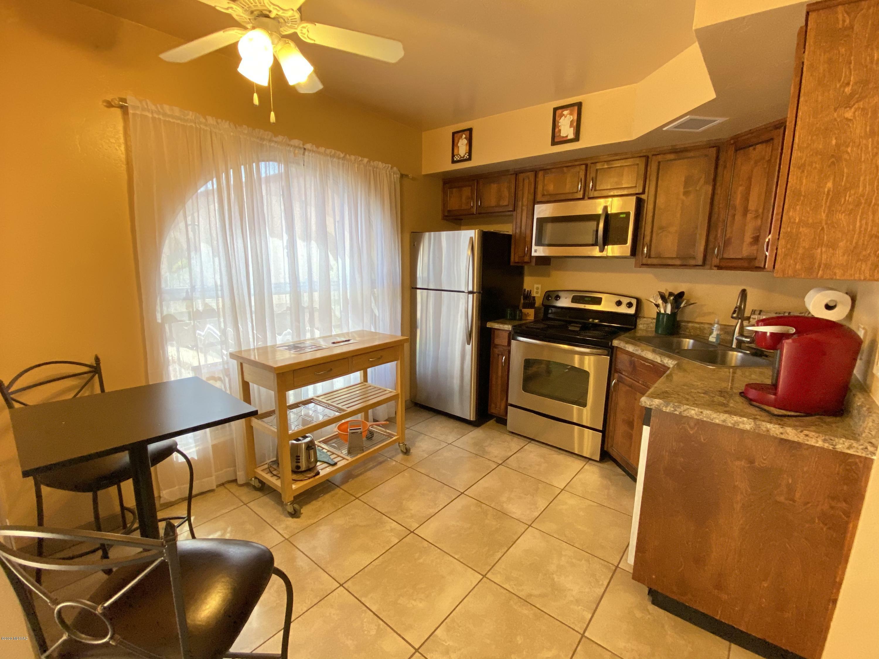 Property Photo:  120 W Calle Del Ano  AZ 85614 