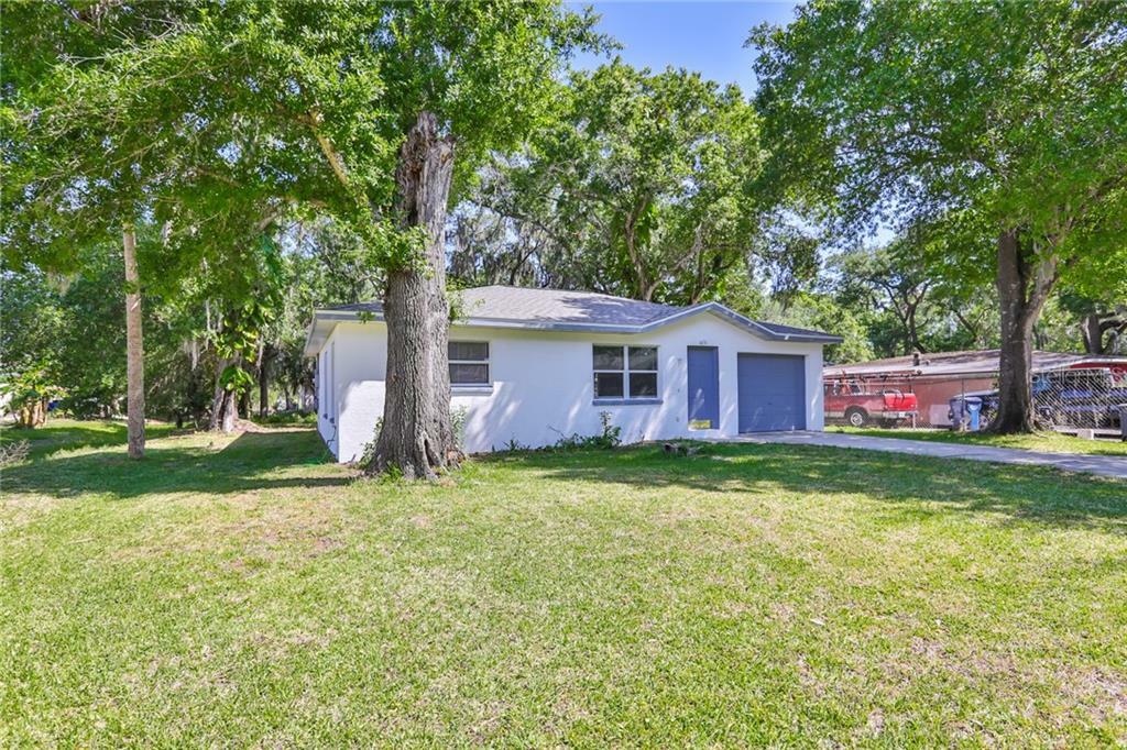 Property Photo:  1631 27th Avenue E  FL 34208 