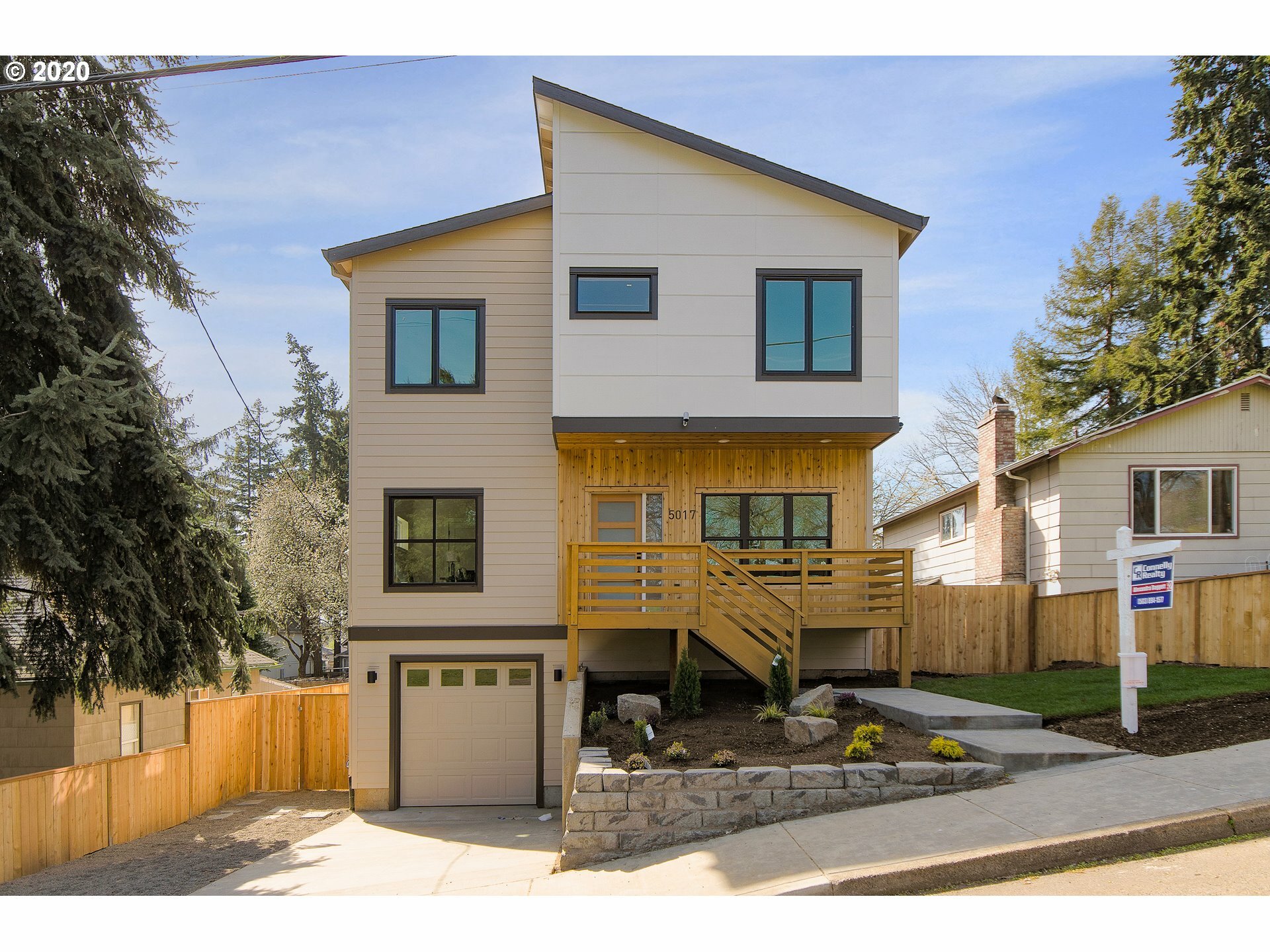 Property Photo:  5017 SE 88th Ave  OR 97266 