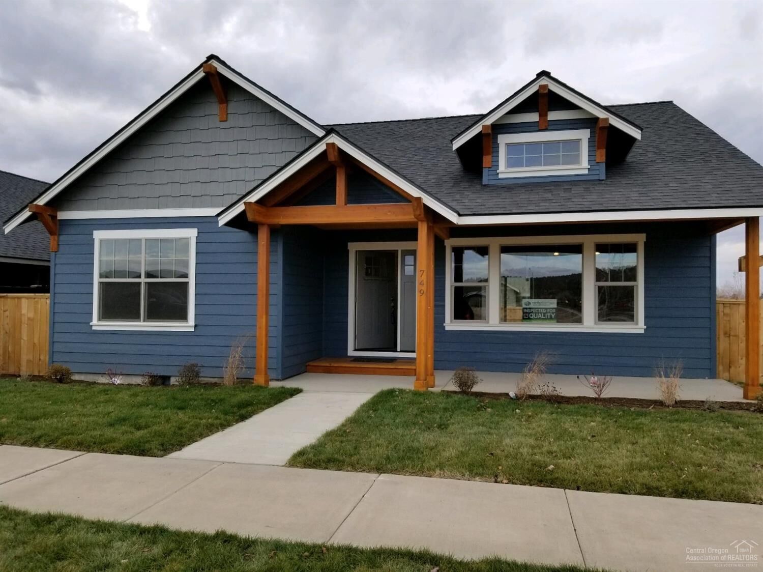 Property Photo: 749 NE Trestle Street OR 97754