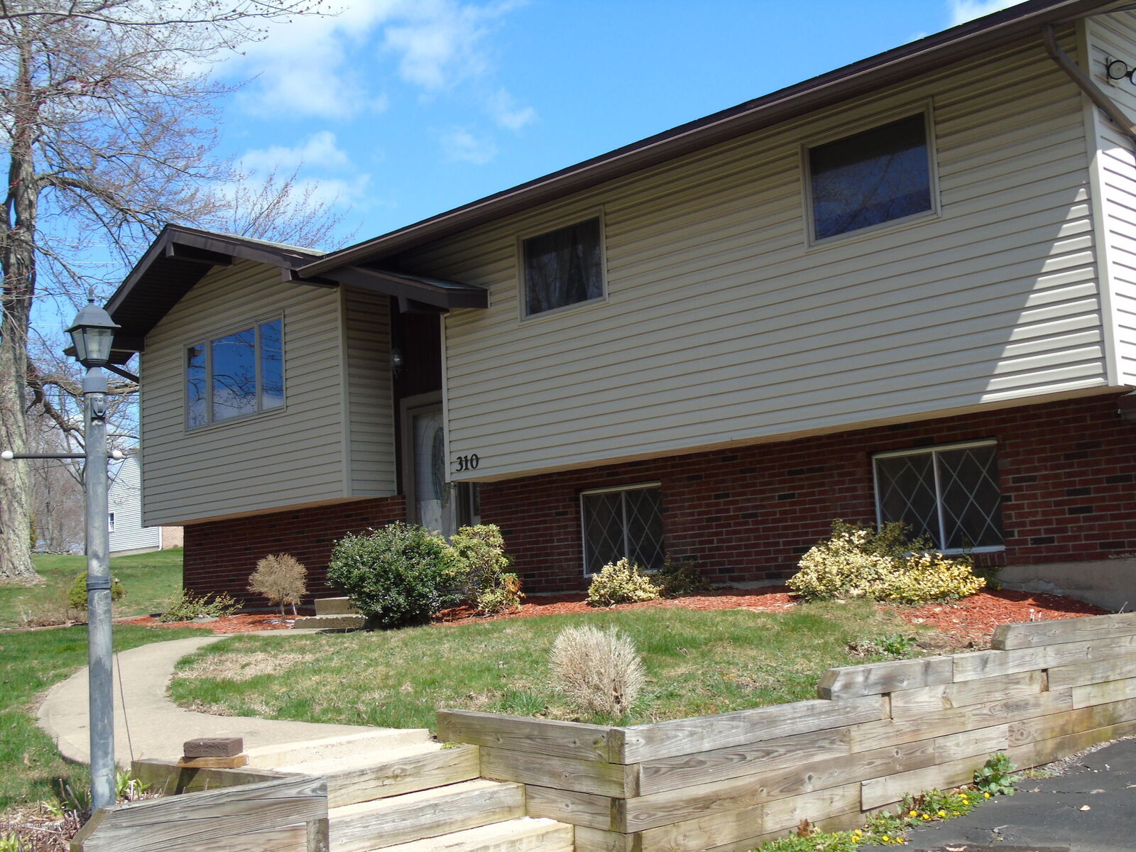 Property Photo:  310 Marion Street  PA 18444 