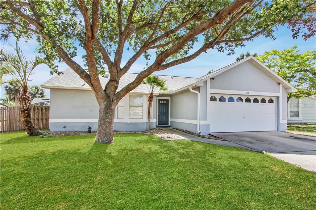 Property Photo: 209 S Somerset Court FL 32773
