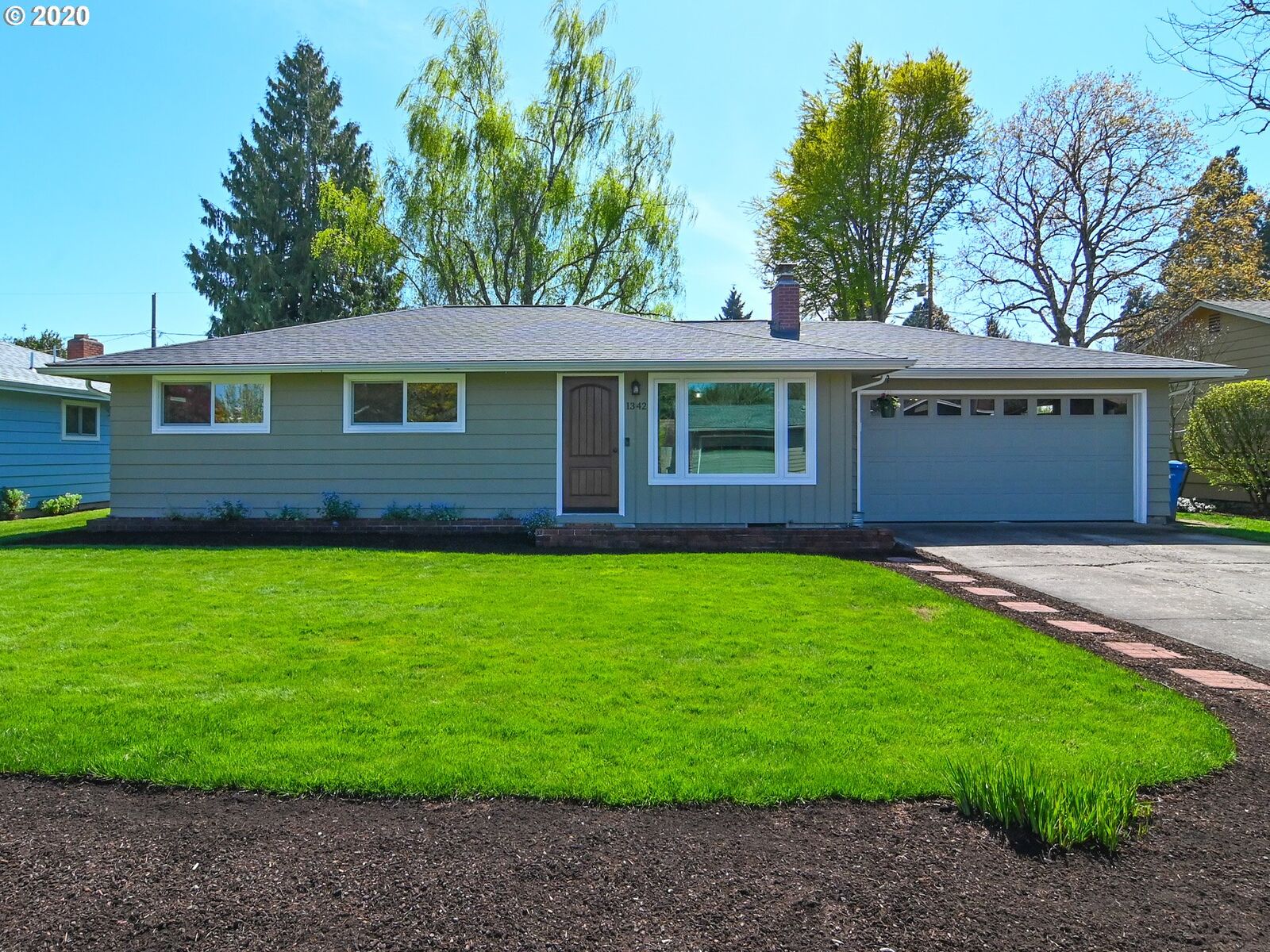 Property Photo: 1342 Roundup Dr OR 97401